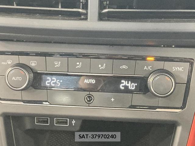 VolksWagen POLO 2018-06 8009452-8