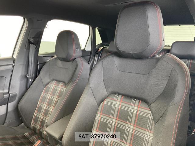 VolksWagen POLO 2018-06 8009452-9
