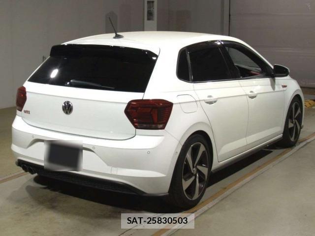 VolksWagen POLO 2019-03 8010204-3