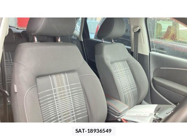 VolksWagen POLO 2015-08 8009808-15