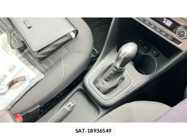 VolksWagen POLO 2015-08 8009808-18