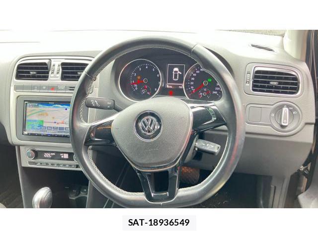 VolksWagen POLO 2015-08 8009808-6