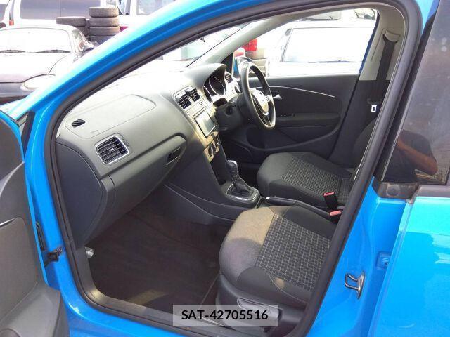 VolksWagen POLO 2016-03 8009999-2