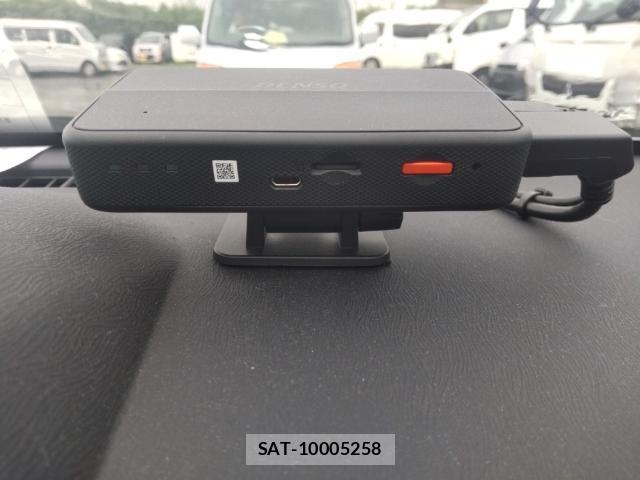 Toyota PRIUS ALPHA 2017-07 8005605-16