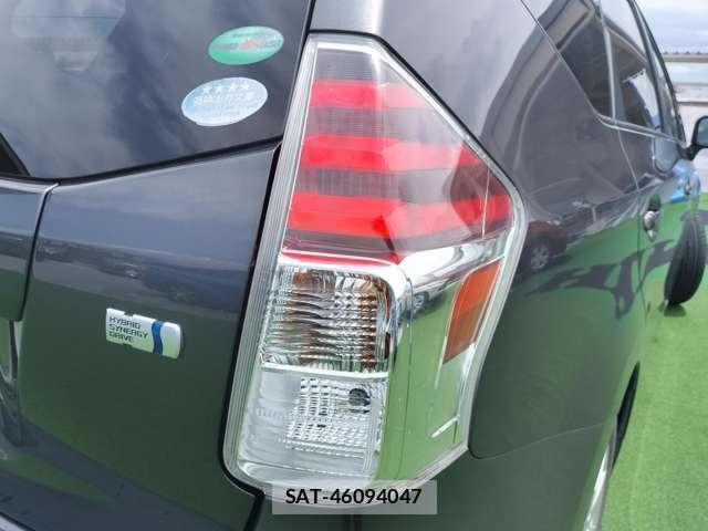 Toyota PRIUS ALPHA 2015-12 8007359-13