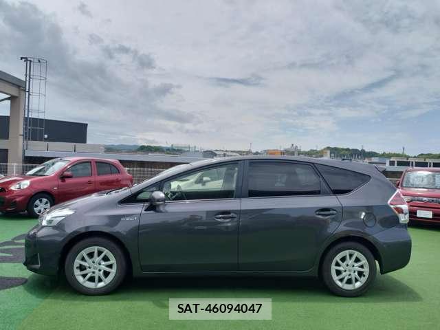 Toyota PRIUS ALPHA 2015-12 8007359-3