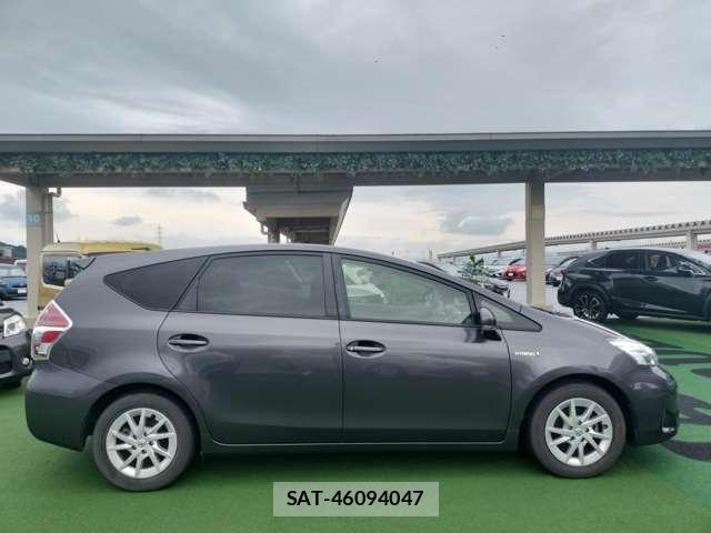 Toyota PRIUS ALPHA 2015-12 8007359-4