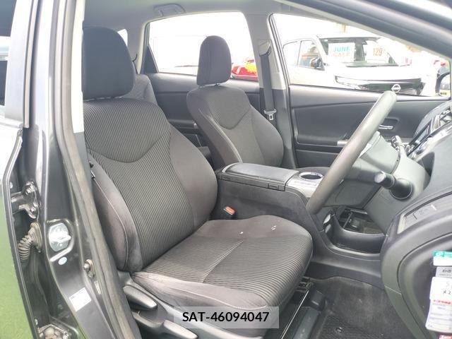 Toyota PRIUS ALPHA 2015-12 8007359-8