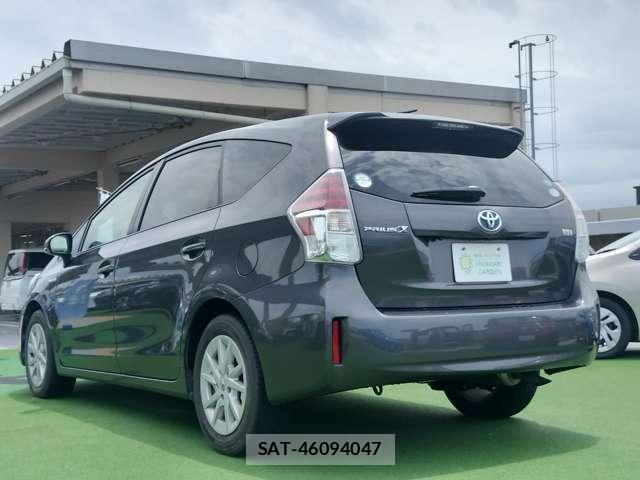 Toyota PRIUS ALPHA 2015-12 8007359-9