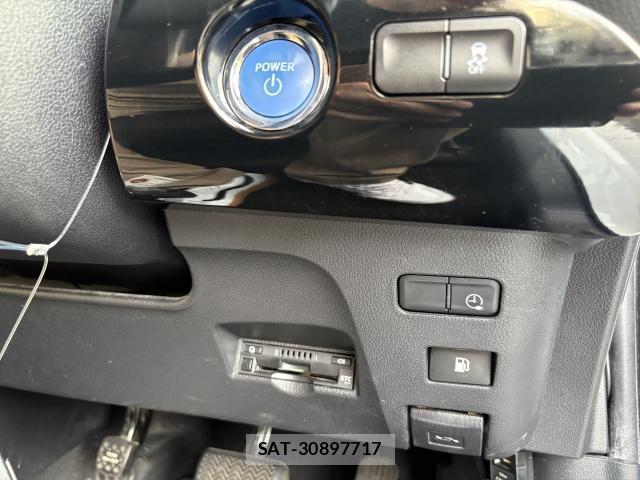 Toyota PRIUS PHV 2017-05 8003390-11