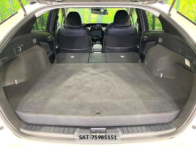 Toyota PRIUS PHV 2018-02 8008658-9