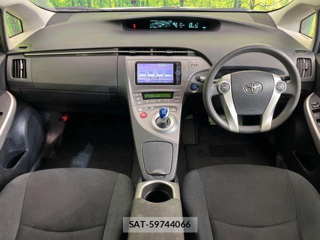 Toyota PRIUS 2015-11 8003134-1