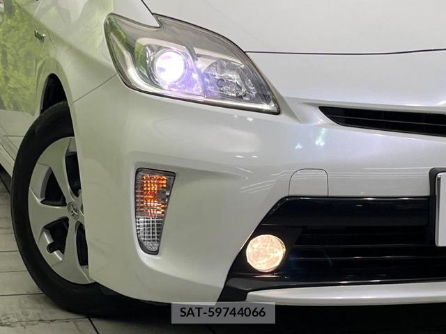 Toyota PRIUS 2015-11 8003134-11