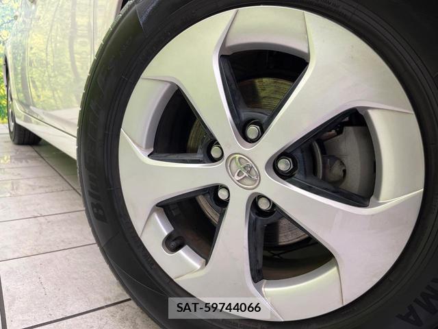 Toyota PRIUS 2015-11 8003134-12
