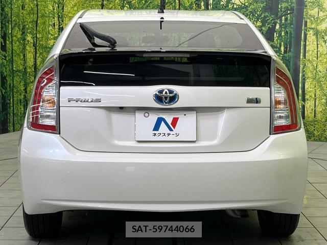 Toyota PRIUS 2015-11 8003134-14