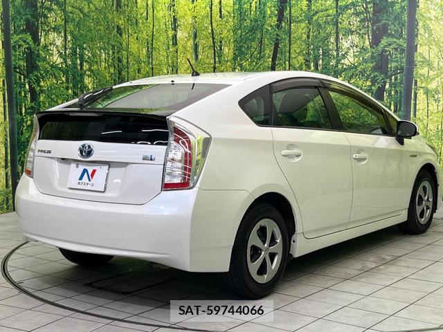 Toyota PRIUS 2015-11 8003134-16