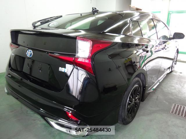 Toyota PRIUS 2019-06 8003241-1