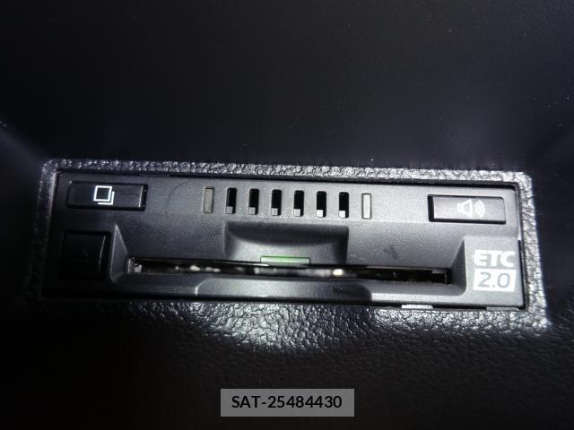 Toyota PRIUS 2019-06 8003241-15