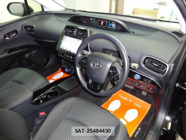 Toyota PRIUS 2019-06 8003241-2