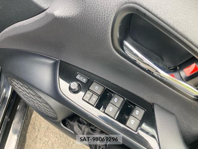 Toyota PRIUS 2016-08 8003775-17