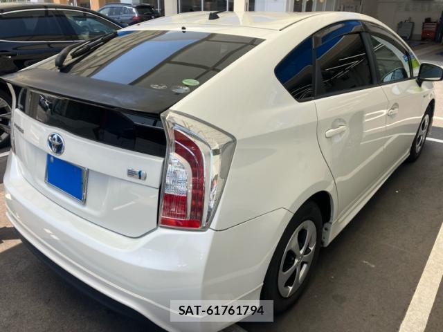 Toyota PRIUS 2013-06 8005217-13