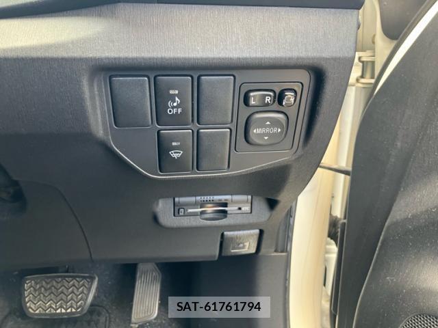 Toyota PRIUS 2013-06 8005217-14