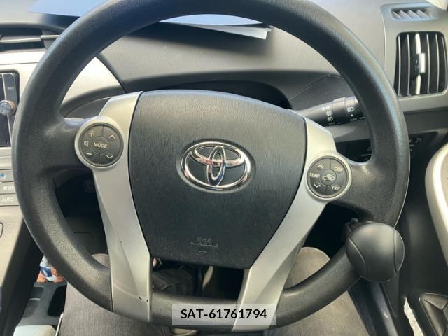 Toyota PRIUS 2013-06 8005217-15