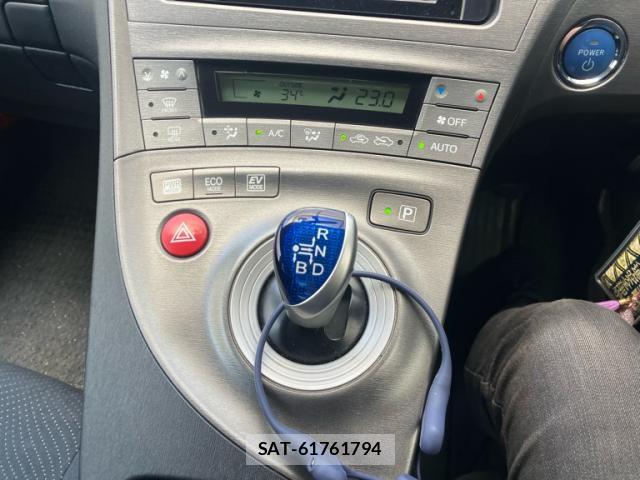 Toyota PRIUS 2013-06 8005217-16