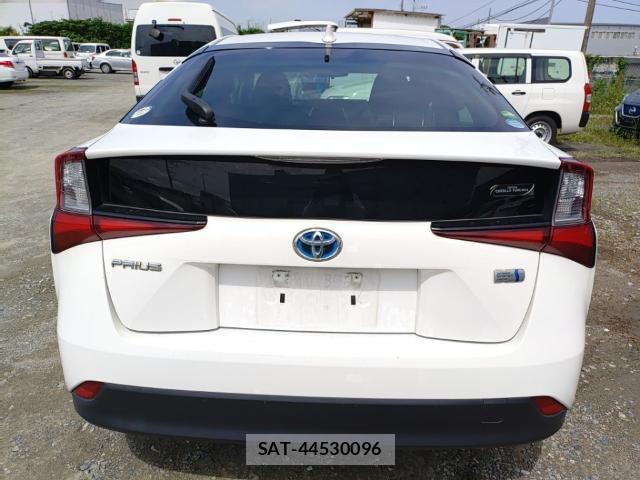 Toyota PRIUS 2019-06 8005599-1