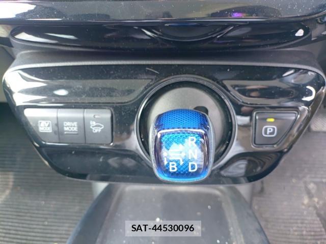 Toyota PRIUS 2019-06 8005599-11