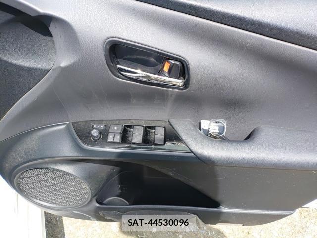 Toyota PRIUS 2019-06 8005599-13
