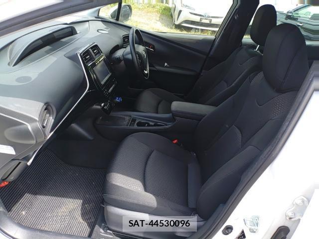 Toyota PRIUS 2019-06 8005599-15