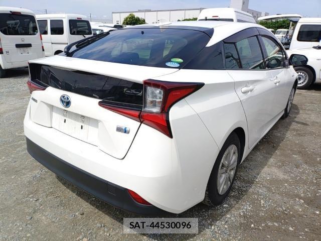 Toyota PRIUS 2019-06 8005599-4