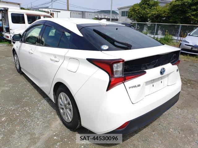 Toyota PRIUS 2019-06 8005599-5