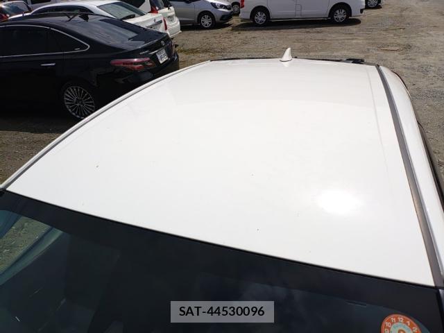 Toyota PRIUS 2019-06 8005599-6