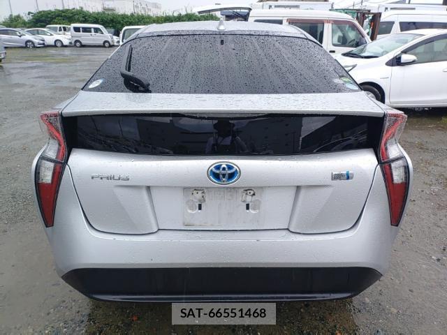 Toyota PRIUS 2018-03 8005606-1