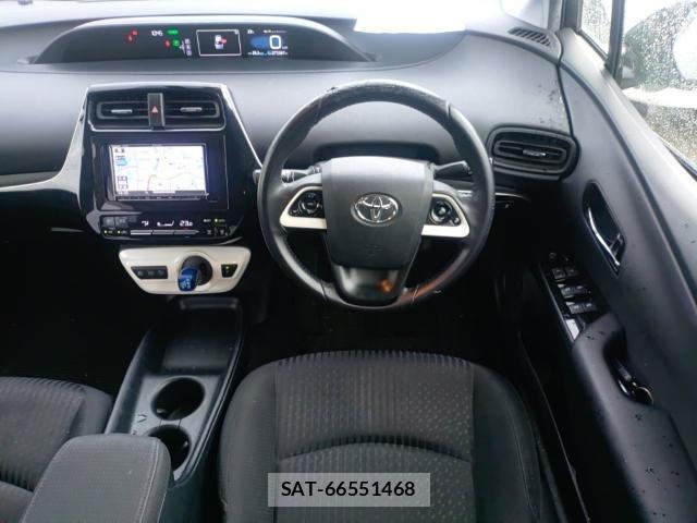 Toyota PRIUS 2018-03 8005606-2