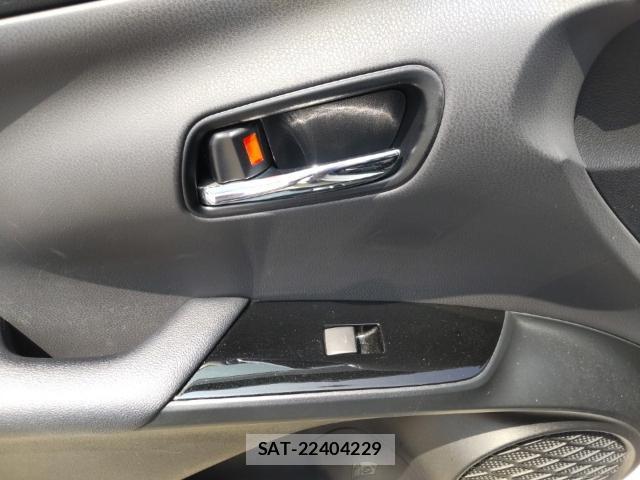 Toyota PRIUS 2019-07 8005608-12