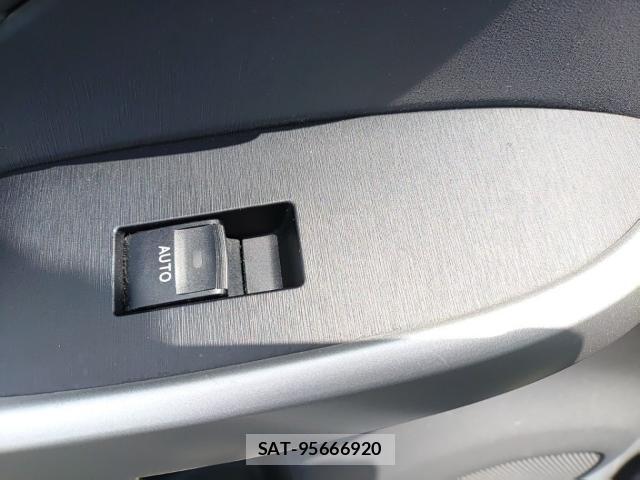 Toyota PRIUS 2011-07 8005677-12