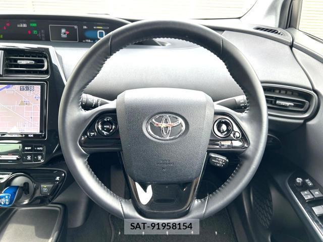 Toyota PRIUS 2019-04 8007687-10