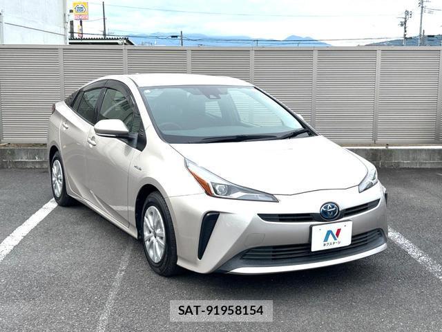 Toyota PRIUS 2019-04 8007687-15