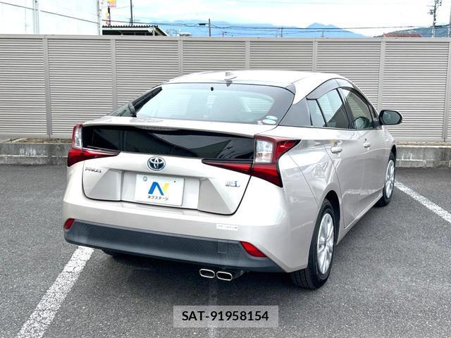 Toyota PRIUS 2019-04 8007687-16