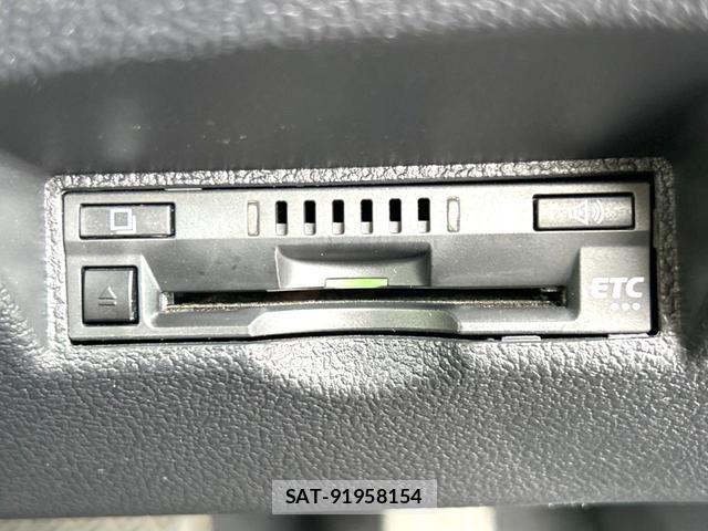 Toyota PRIUS 2019-04 8007687-4