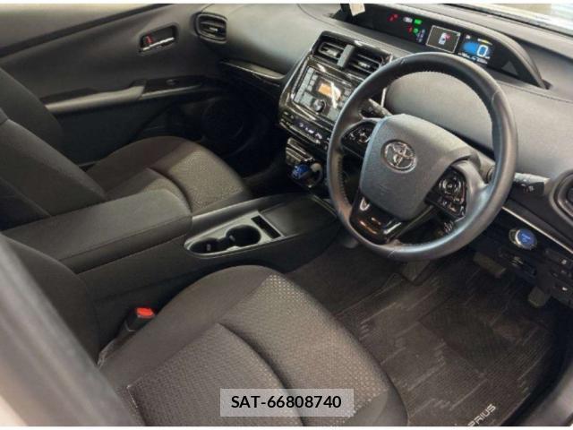 Toyota PRIUS 2019-06 8008218-2