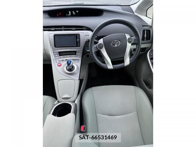 Toyota PRIUS 2014-03 8008226-2