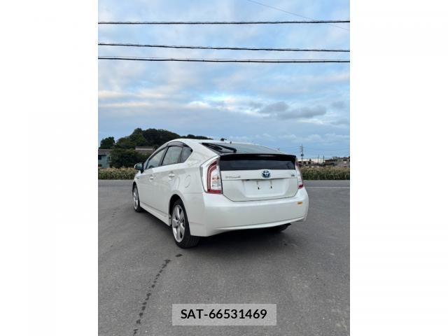 Toyota PRIUS 2014-03 8008226-3
