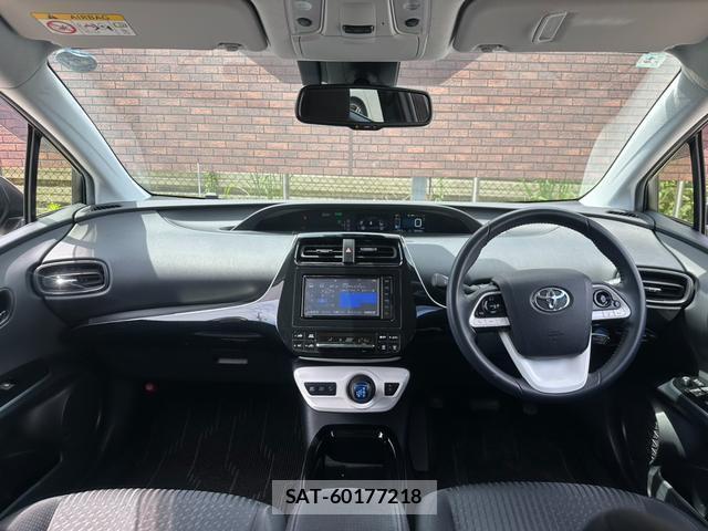 Toyota PRIUS 2018-01 8008510-1