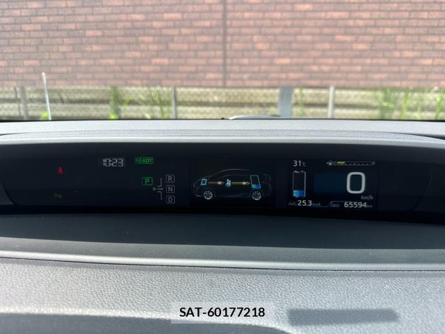 Toyota PRIUS 2018-01 8008510-12