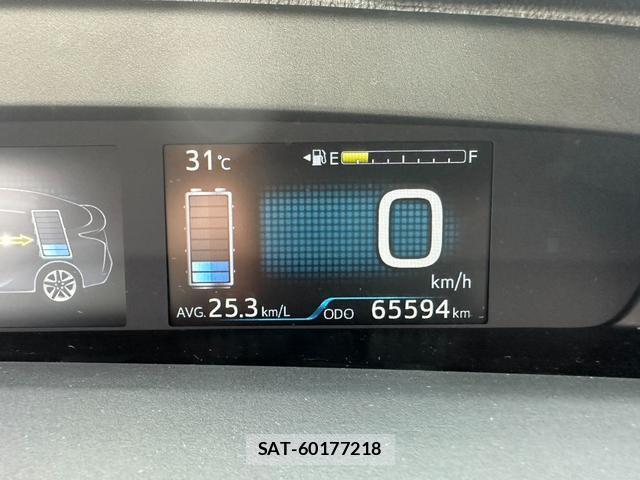 Toyota PRIUS 2018-01 8008510-13