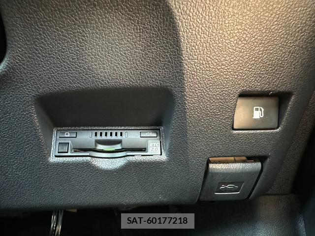 Toyota PRIUS 2018-01 8008510-14